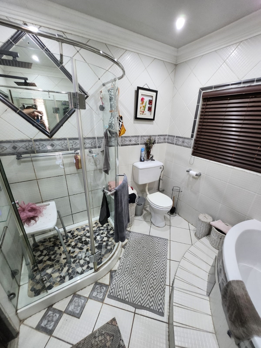 6 Bedroom Property for Sale in Vaalpark Free State